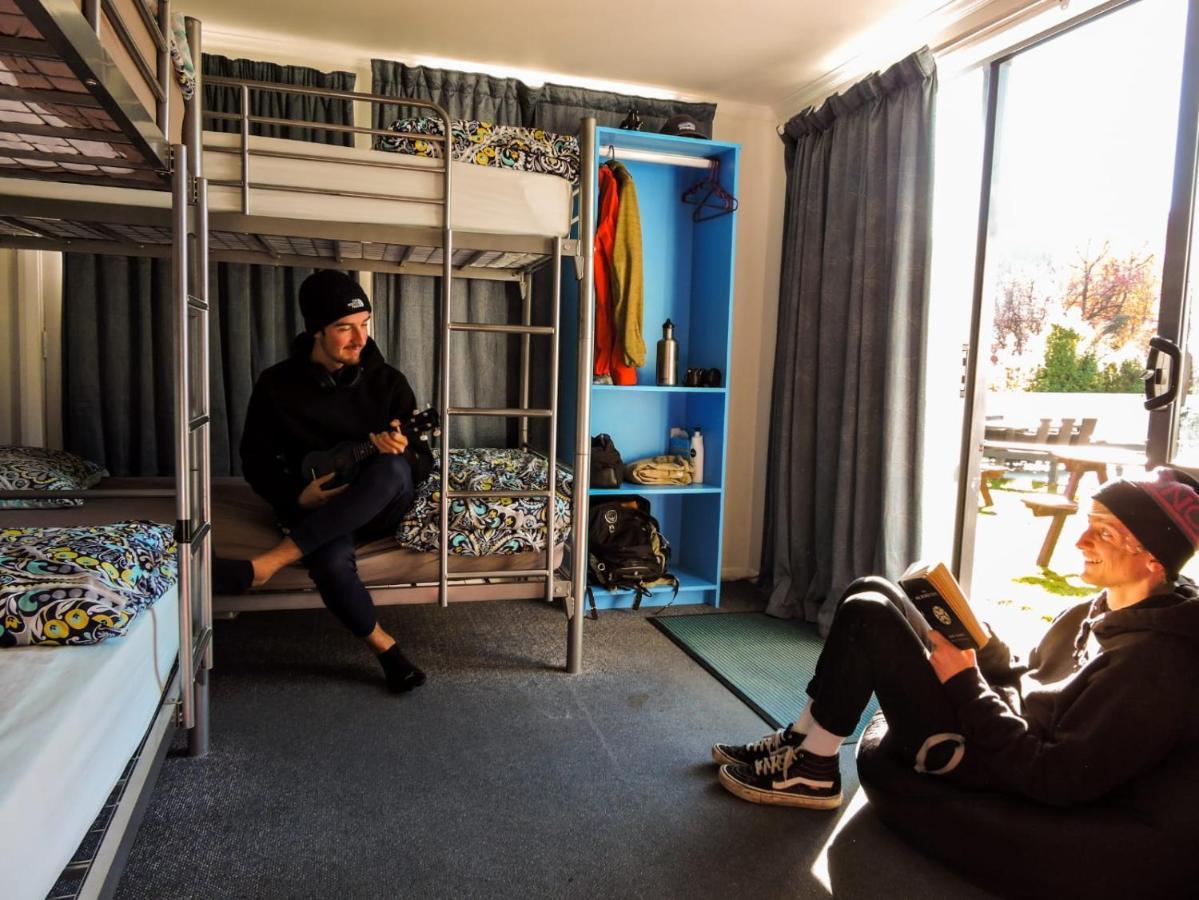 Mountain View Backpackers Vandrarhem Wanaka Exteriör bild