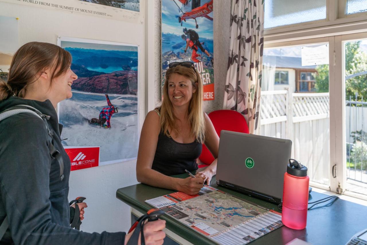Mountain View Backpackers Vandrarhem Wanaka Exteriör bild